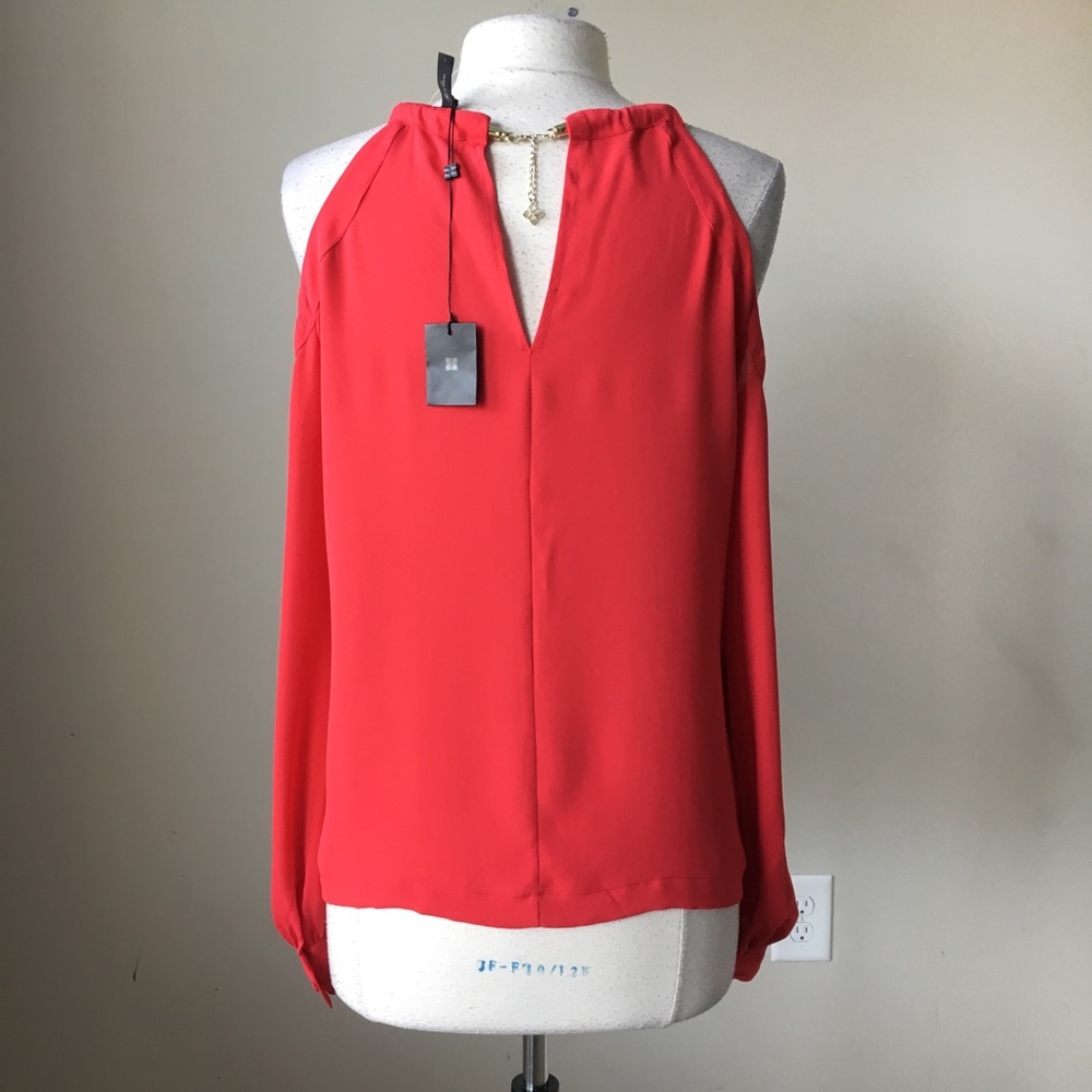 Open shoulder cold crepe red berry top blouse - Picture 4 of 6